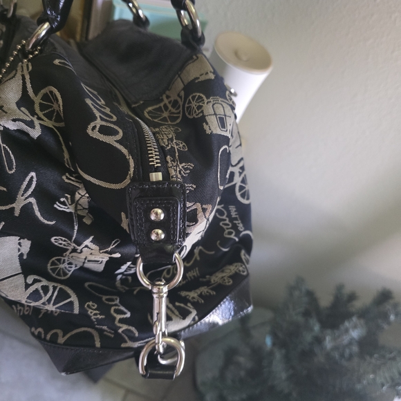 COACH F15653 ASHLEY CARRIAGE Black and White Leather Satchel Bag - Picture 3 of 5